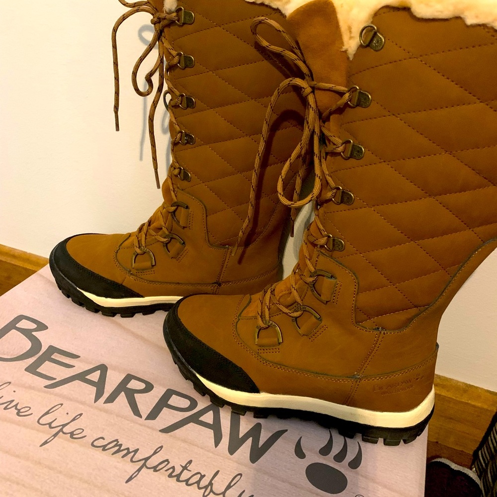 Brand new. Super warm.  Size 7. True to size. Perfect for the winter months